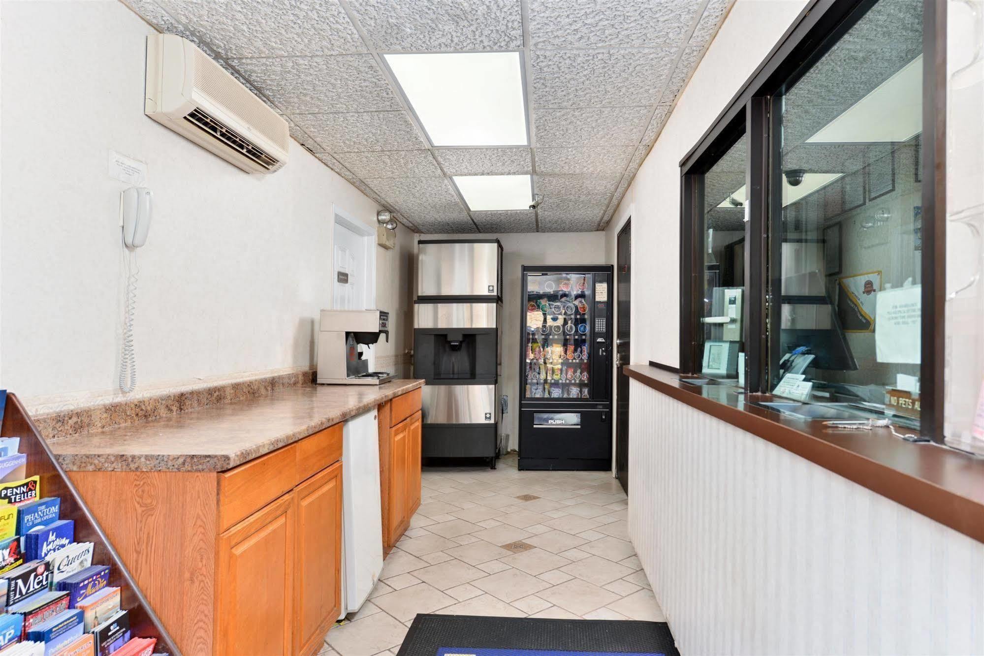 Americas Best Value Inn - Port Jefferson Station - Long Island Extérieur photo