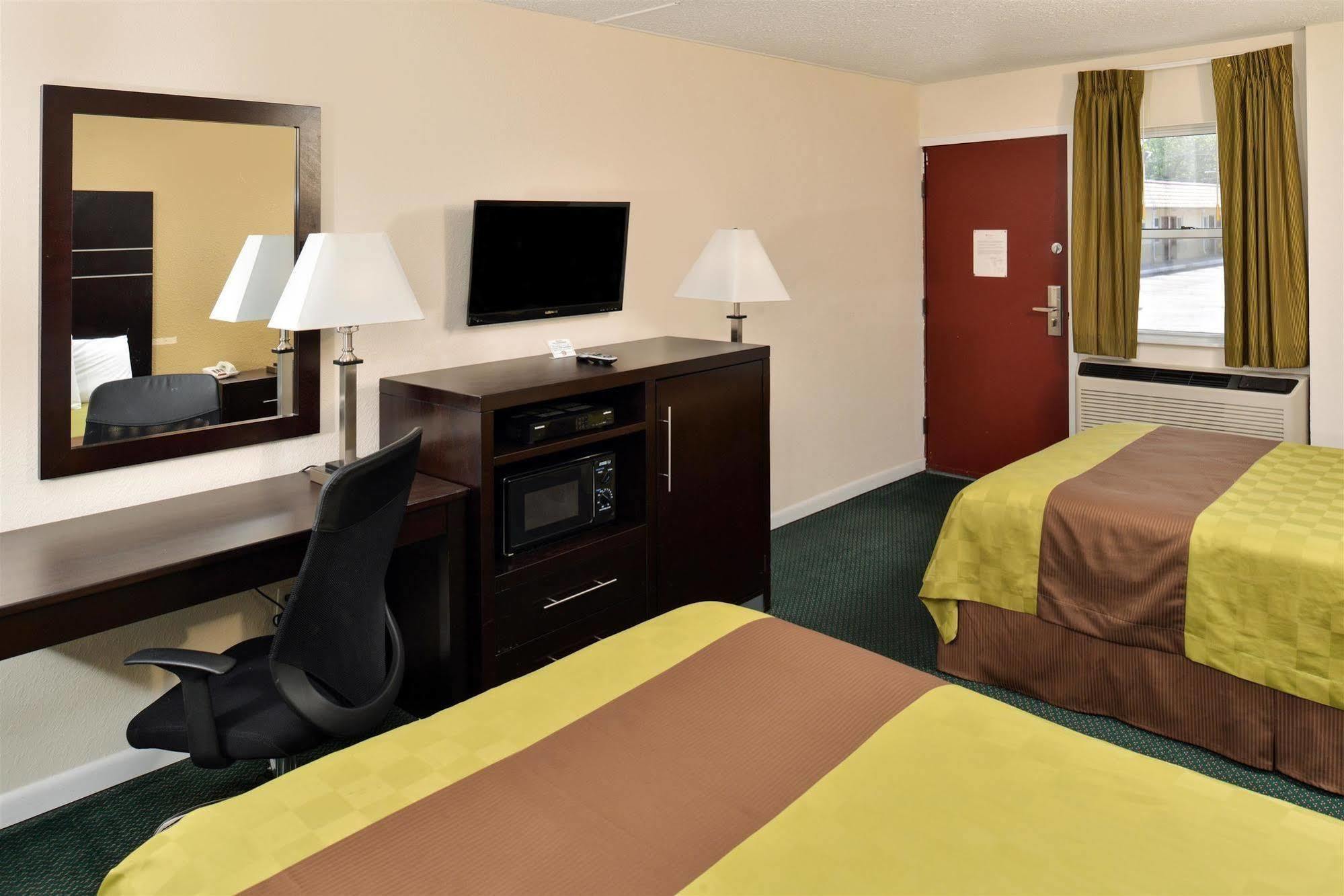 Americas Best Value Inn - Port Jefferson Station - Long Island Extérieur photo