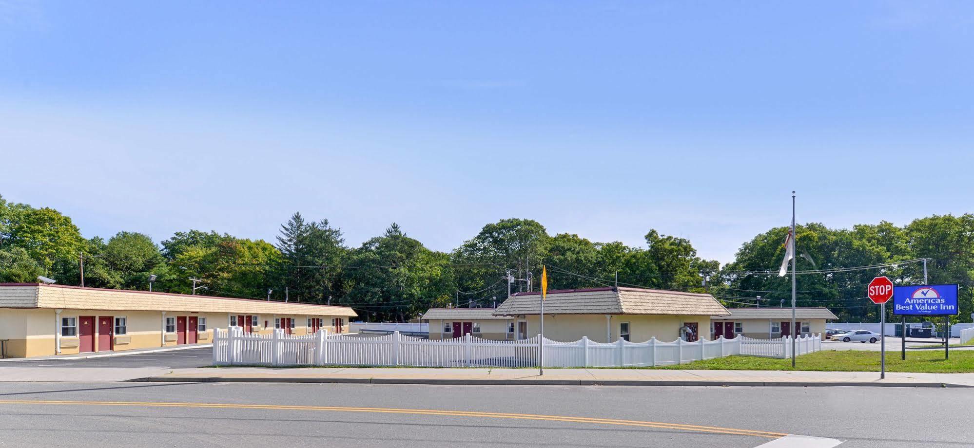 Americas Best Value Inn - Port Jefferson Station - Long Island Extérieur photo