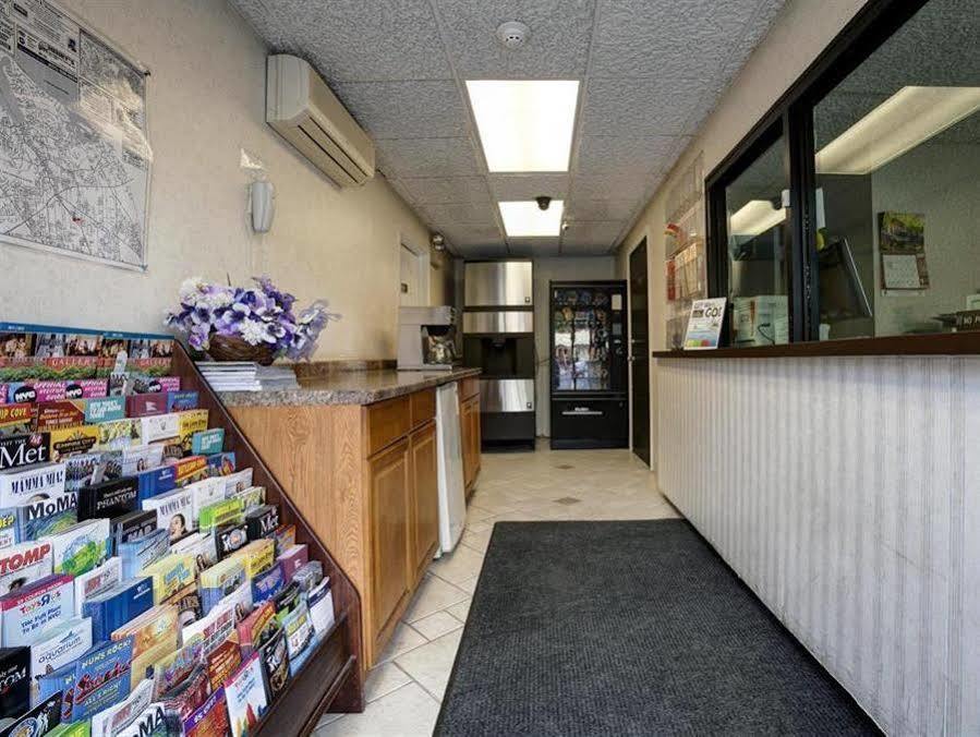 Americas Best Value Inn - Port Jefferson Station - Long Island Extérieur photo